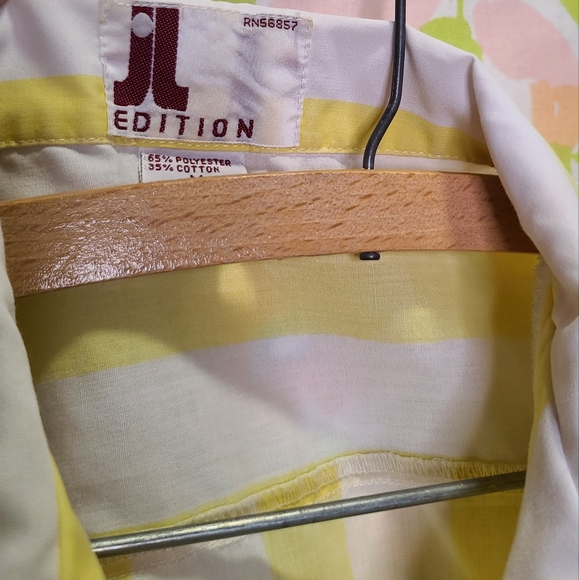 Vintage Lemon yellow vintage sleeveless button front top - Picture 4 of 9